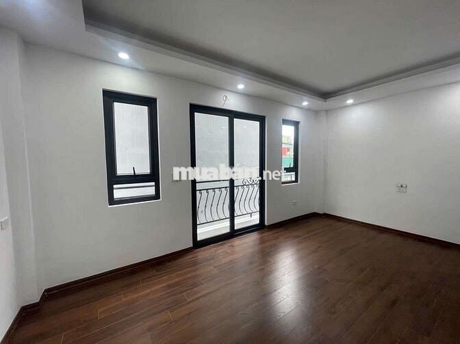 Bán Nhà Ngay Công Viên Trân Quang Diệu 50m Ô Tô Tránh 35m2 6T 9,78ty