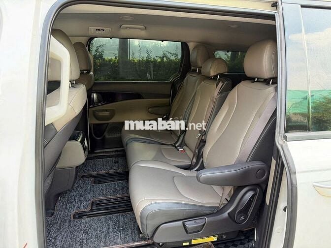 Kia Carnival 2025 Premium 2.2D 8S - 45,000 km.