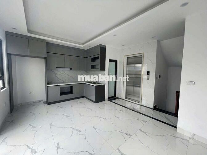 Bán Nhà Ngay Công Viên Trân Quang Diệu 50m Ô Tô Tránh 35m2 6T 9,78ty