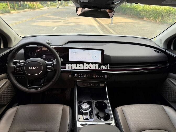 Kia Carnival 2025 Premium 2.2D 8S - 45,000 km.