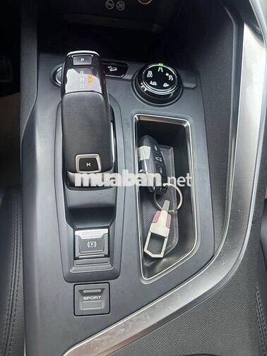 Peugeot 3008 2021 Allure 1.6 AT - lướt 15,000 km.