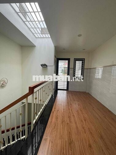 Nhà đẹp cho thuê 3 tầng hẻm nhựa 7m thông 4 phòng ngủ hướng đông