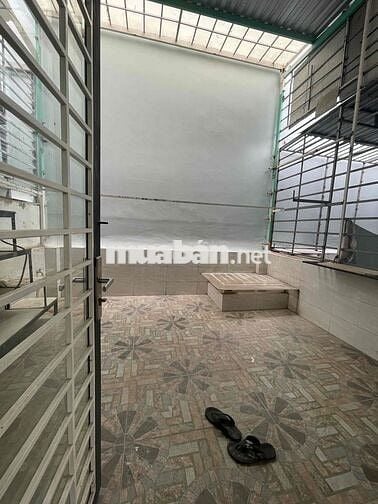 Nhà đẹp cho thuê 3 tầng hẻm nhựa 7m thông 4 phòng ngủ hướng đông