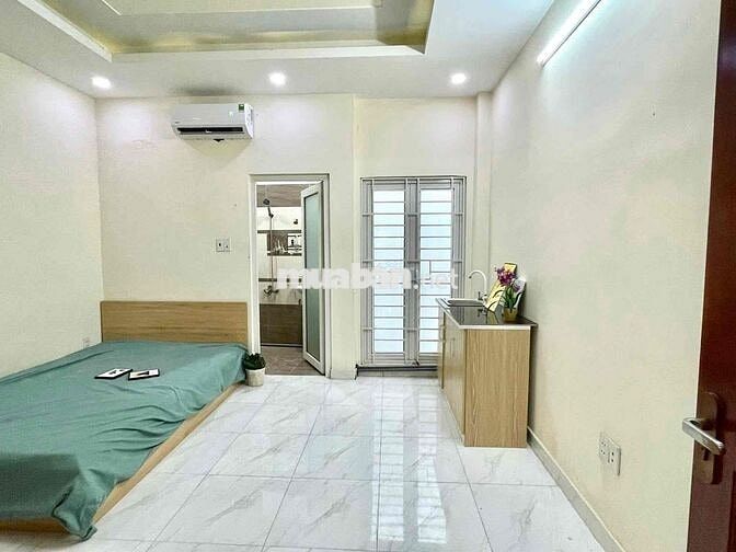 Phòng có nội thất, ban công Tân Bình