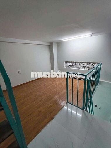 Bán nhà đẹp trệt + 2 lầu dô ở liền. Vị trí cực đẹp