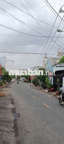 Cần bán gấp nhà mặt tiền đường  P .ĐHT 42  .Q12 DT .5,8x26 sầm uất