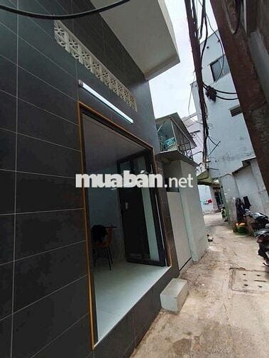 Bán nhà đẹp trệt + 2 lầu dô ở liền. Vị trí cực đẹp