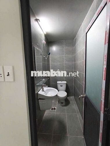 Bán nhà đẹp trệt + 2 lầu dô ở liền. Vị trí cực đẹp