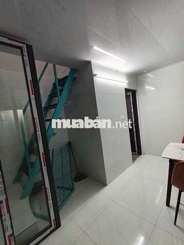 Bán nhà đẹp trệt + 2 lầu dô ở liền. Vị trí cực đẹp