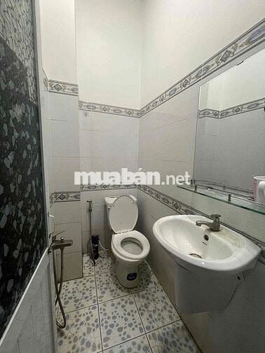 nhà 5x6m trệt 2 lầu 3 phòng ngủ 3wc, sát trường học Kim Đồng