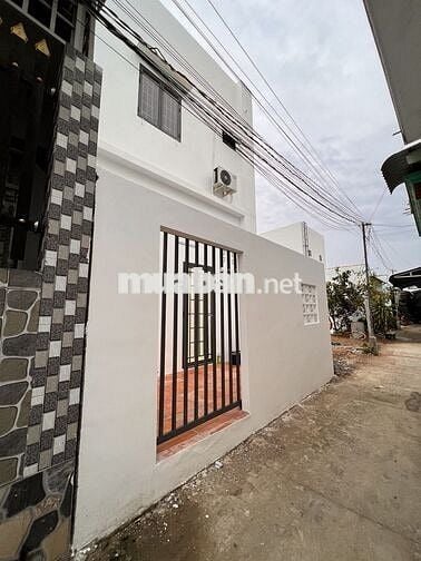 Nhà mới xây tại TP Mỹ Tho - 160m2- gần cầu quay