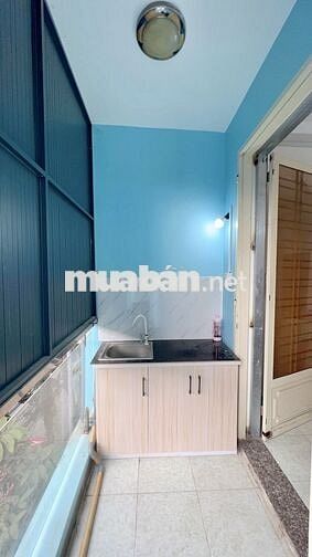 STUDIO 40M2 ĐẦY ĐỦ NỘI THẤT CÓ BAN CÔNG LỚN + TÁCH BẾP