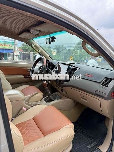 Toyota Fortuner 2009 số sàn máy dầu một cầu