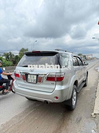 Toyota Fortuner 2009 số sàn máy dầu một cầu