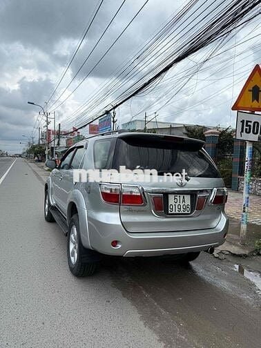 Toyota Fortuner 2009 số sàn máy dầu một cầu