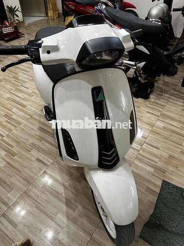cần bán vespa như hình giá còn thương lượng