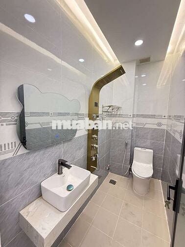 Giá chỉ:8 tỷ. Nhà mới ở ngay Gò Xoài, Lê Văn Quới. 5 tầng. 72m2. 5Pn