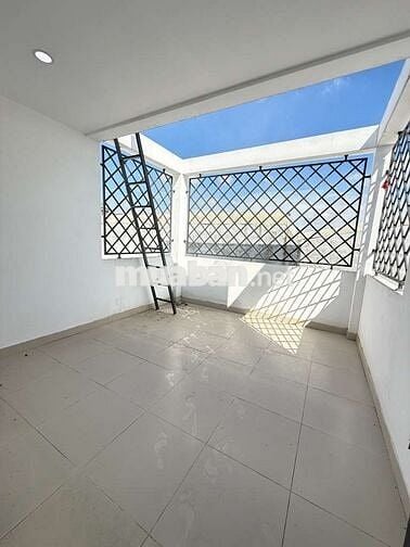 Giá chỉ:8 tỷ. Nhà mới ở ngay Gò Xoài, Lê Văn Quới. 5 tầng. 72m2. 5Pn