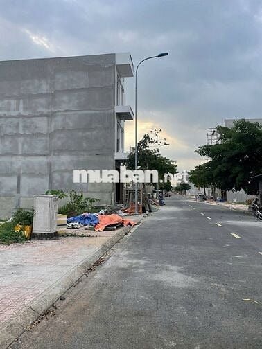 Bán Ngộp Đất Lái Thiêu Thuận An 950tr 100m2.Hợp đầu tư xây cho thuê
