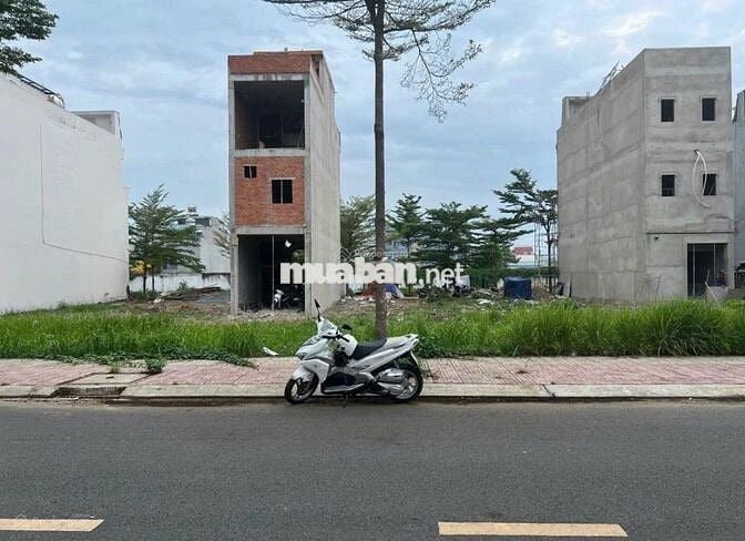 Bán Ngộp Đất Lái Thiêu Thuận An 950tr 100m2.Hợp đầu tư xây cho thuê