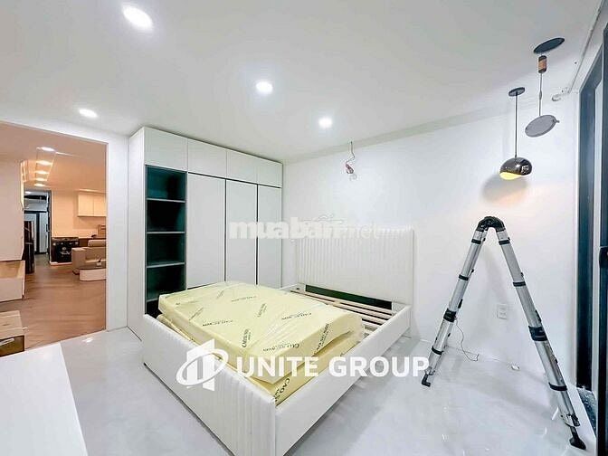 Phòng Khách RỘNG CHÀ BÁ - Một phòng ngủ tách bếp BAN CÔNG