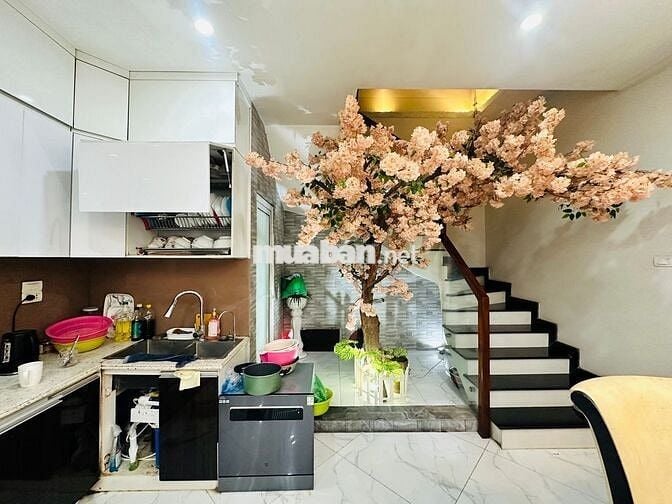 GIÁ 13 TỶ! NHÀ LÊ DUẨN - ĐỐNG ĐA: 45M², 5 TẦNG - 100M RA HỒ 3 MẪU!