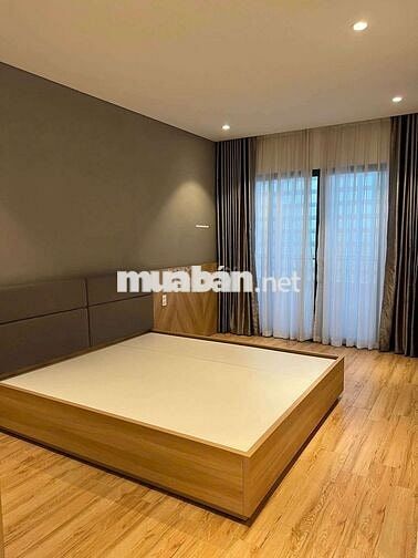 Cho thuê nguyên căn 4 tầng mặt tiền Lê Văn Hiến