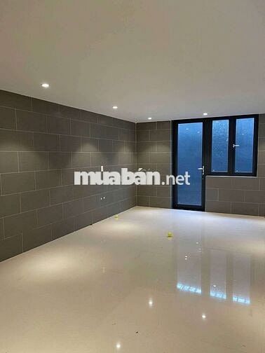 Cho thuê nguyên căn 4 tầng mặt tiền Lê Văn Hiến