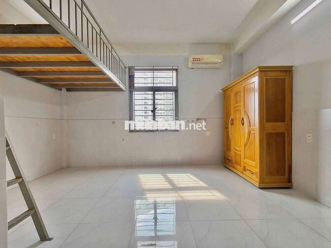 DUPLEX Ở ĐƯỢC 4 - 5 NGƯỜI - CỬA SỔ LỚN TRÊN ĐƯỜNG NGUYỄN VĂN BÁ.