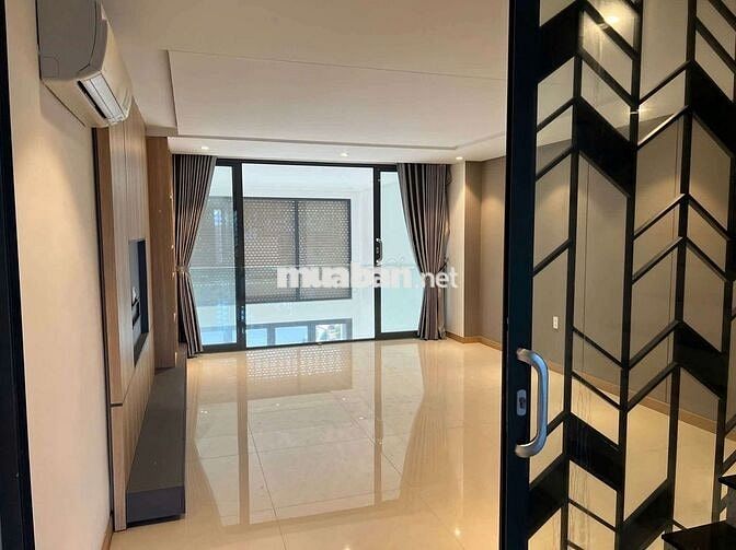 Cho thuê nguyên căn 4 tầng mặt tiền Lê Văn Hiến