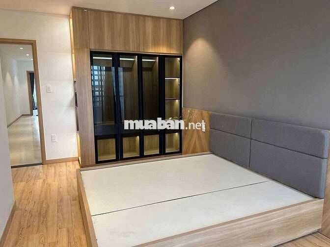 Cho thuê nguyên căn 4 tầng mặt tiền Lê Văn Hiến