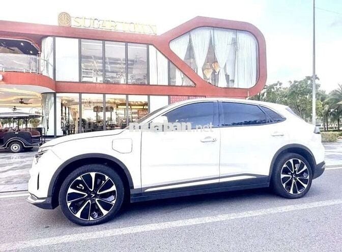 CHÍNH CHỦ cần bán VF8 Plus Trắng nội thất đen