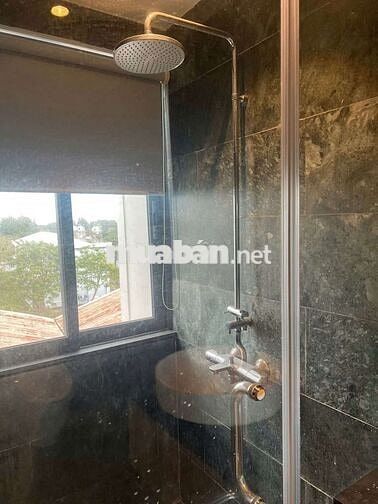 Cho thuê nguyên căn 4 tầng mặt tiền Lê Văn Hiến