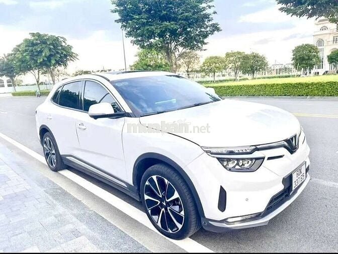 CHÍNH CHỦ cần bán VF8 Plus Trắng nội thất đen