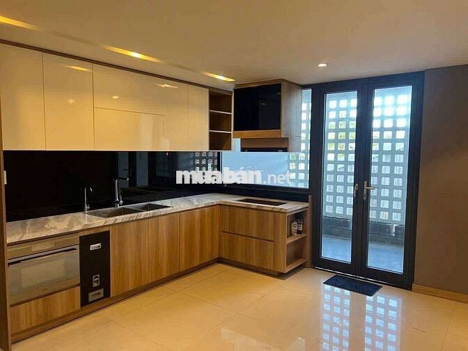 Cho thuê nguyên căn 4 tầng mặt tiền Lê Văn Hiến