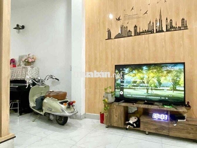 NHÀ 2 LẦU 3PN SÂN ĐẬU Ô TÔ 3PN 2WC FULL NỘI THẤT GẦN GIGAMAL Ở + VPCTY