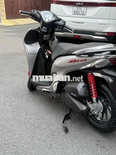 Xám nhám sx2025 odo lướt sang tên hcm bao hồ sơ