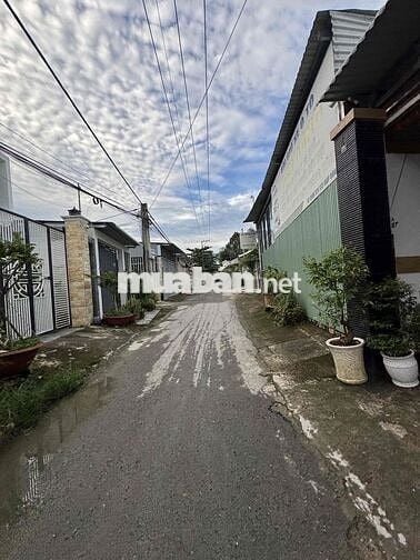 NHÀ CẤP 4 FULL THỔ MÁI NGÓI ĐẸP SỊN GIÁ RẺ. SAU ĐỀN THỜ PHẠM HÙNG.