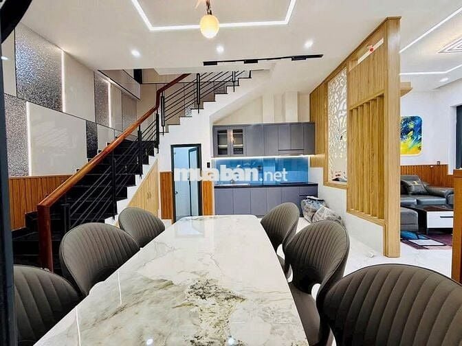 bán nhà Hóc Môn 695 Triệu 5x10 lầu 2pn2wc SHR chính chủ thổ cư