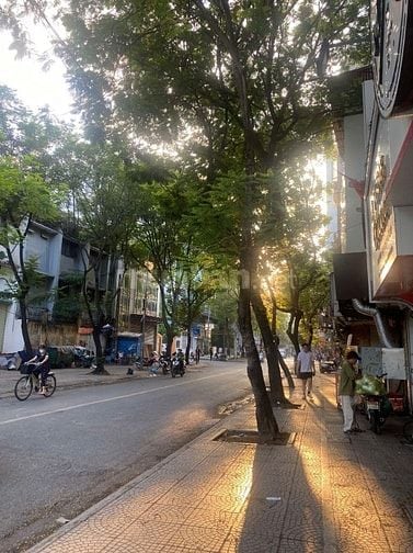 Bán TT Đống Đa - ô tô đỗ cửa - DT sổ hiếm - DT sử dụng 150m2 - tầm tiề