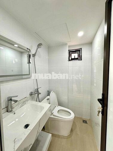 Nhà VÕNG THỊ, TÂY HỒ- 10M RA Ô TÔ- 30M RA PHỐ- 28M ,5 TẦNG , 7.9 TỶ