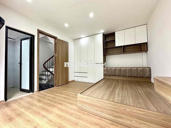 Nhà VÕNG THỊ, TÂY HỒ- 10M RA Ô TÔ- 30M RA PHỐ- 28M ,5 TẦNG , 7.9 TỶ