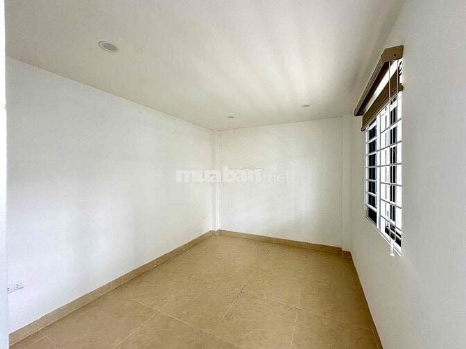 Nhà VÕNG THỊ, TÂY HỒ- 10M RA Ô TÔ- 30M RA PHỐ- 28M ,5 TẦNG , 7.9 TỶ