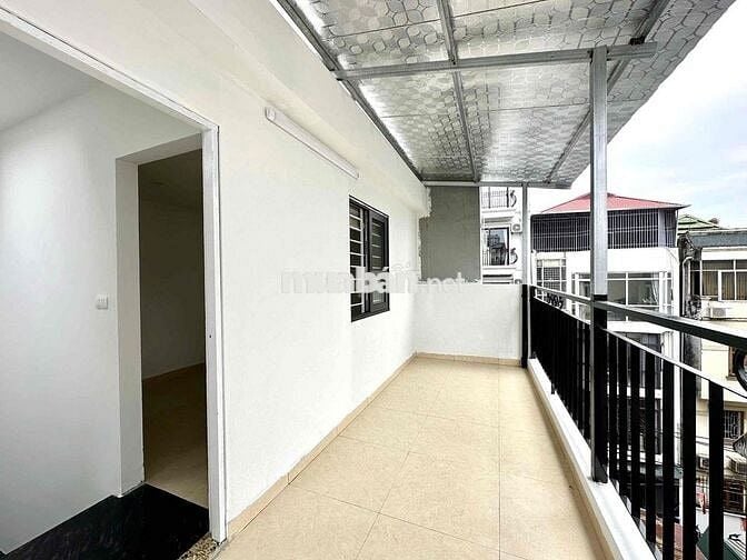 Nhà VÕNG THỊ, TÂY HỒ- 10M RA Ô TÔ- 30M RA PHỐ- 28M ,5 TẦNG , 7.9 TỶ