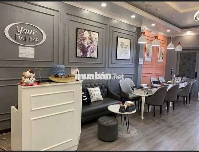 Tôi cần bán nhà mặt phố Âu Cơ 7tầng thang máy full nội thất.