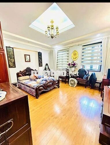 Tôi cần bán nhà mặt phố Âu Cơ 7tầng thang máy full nội thất.