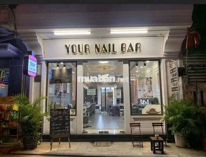 Tôi cần bán nhà mặt phố Âu Cơ 7tầng thang máy full nội thất.