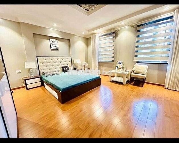 Tôi cần bán nhà mặt phố Âu Cơ 7tầng thang máy full nội thất.