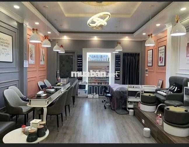 Tôi cần bán nhà mặt phố Âu Cơ 7tầng thang máy full nội thất.