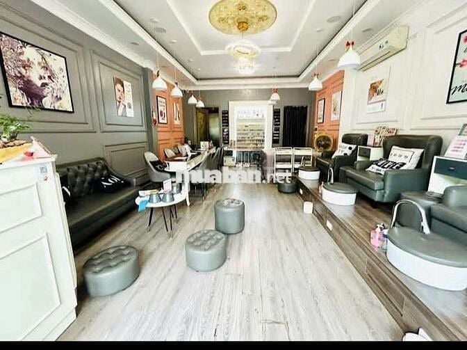 Tôi cần bán nhà mặt phố Âu Cơ 7tầng thang máy full nội thất.